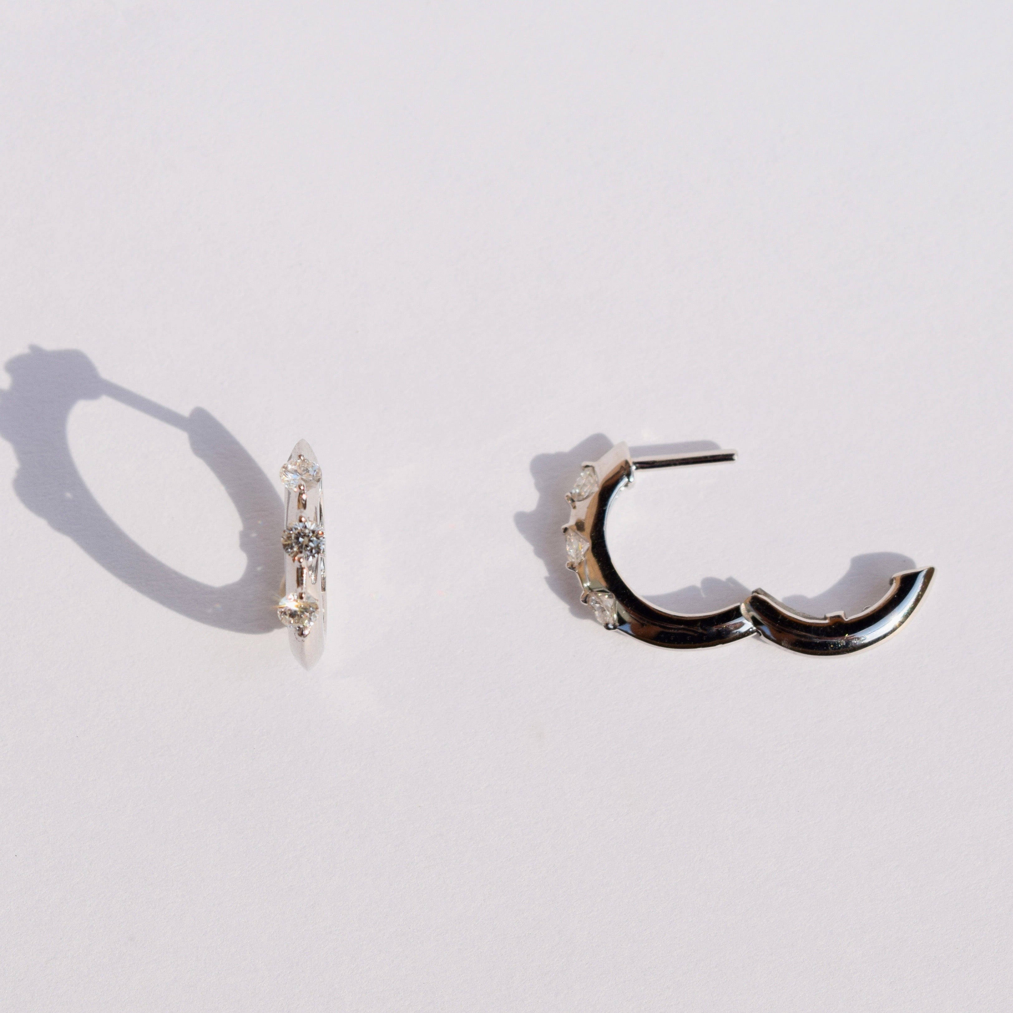 K18WG 3粒ダイヤ ピアス – ALINA