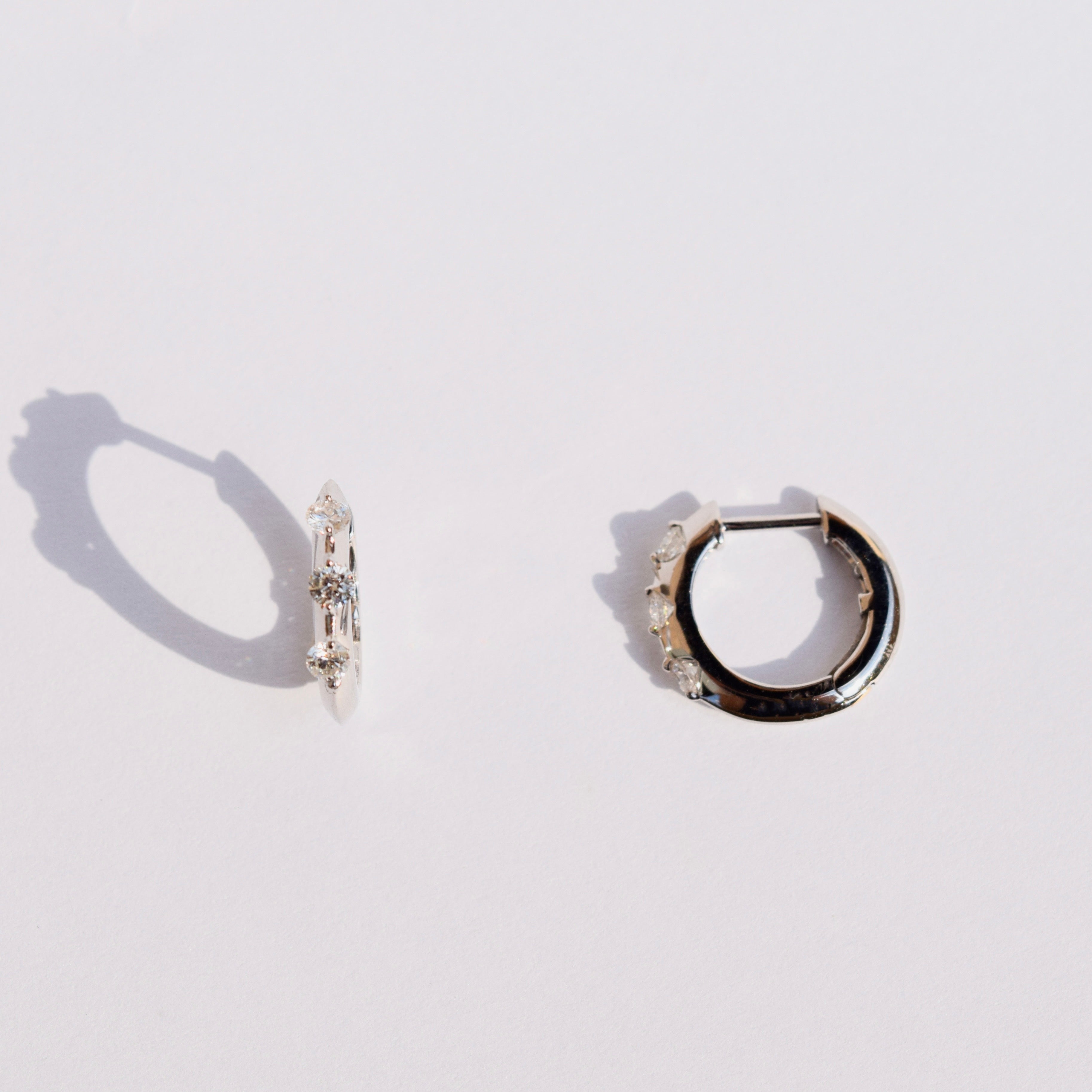 K18WG 3粒ダイヤ ピアス – ALINA